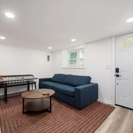 Chic 2-Bed Haven With Vibrant Decor In Se Atlanta Apartment Exterior photo