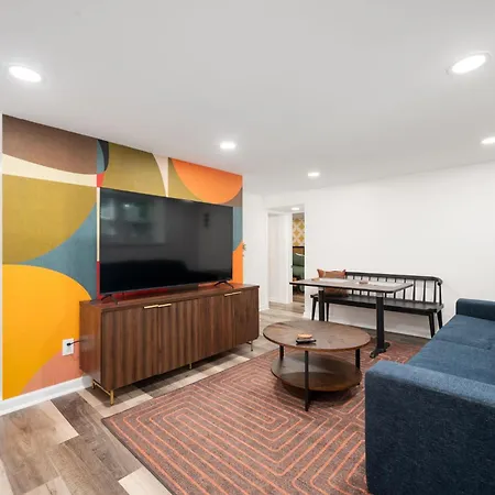 Chic 2-Bed Haven With Vibrant Decor In Se Atlanta Apartment Exterior photo