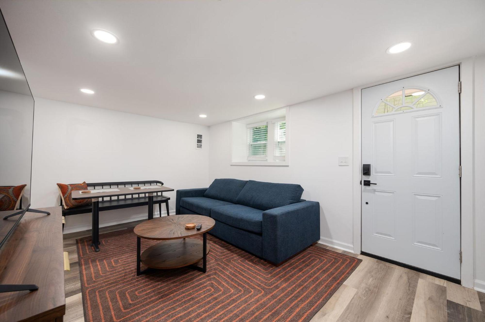 Apartment Chic 2-bed Haven With Vibrant Decor In Se *