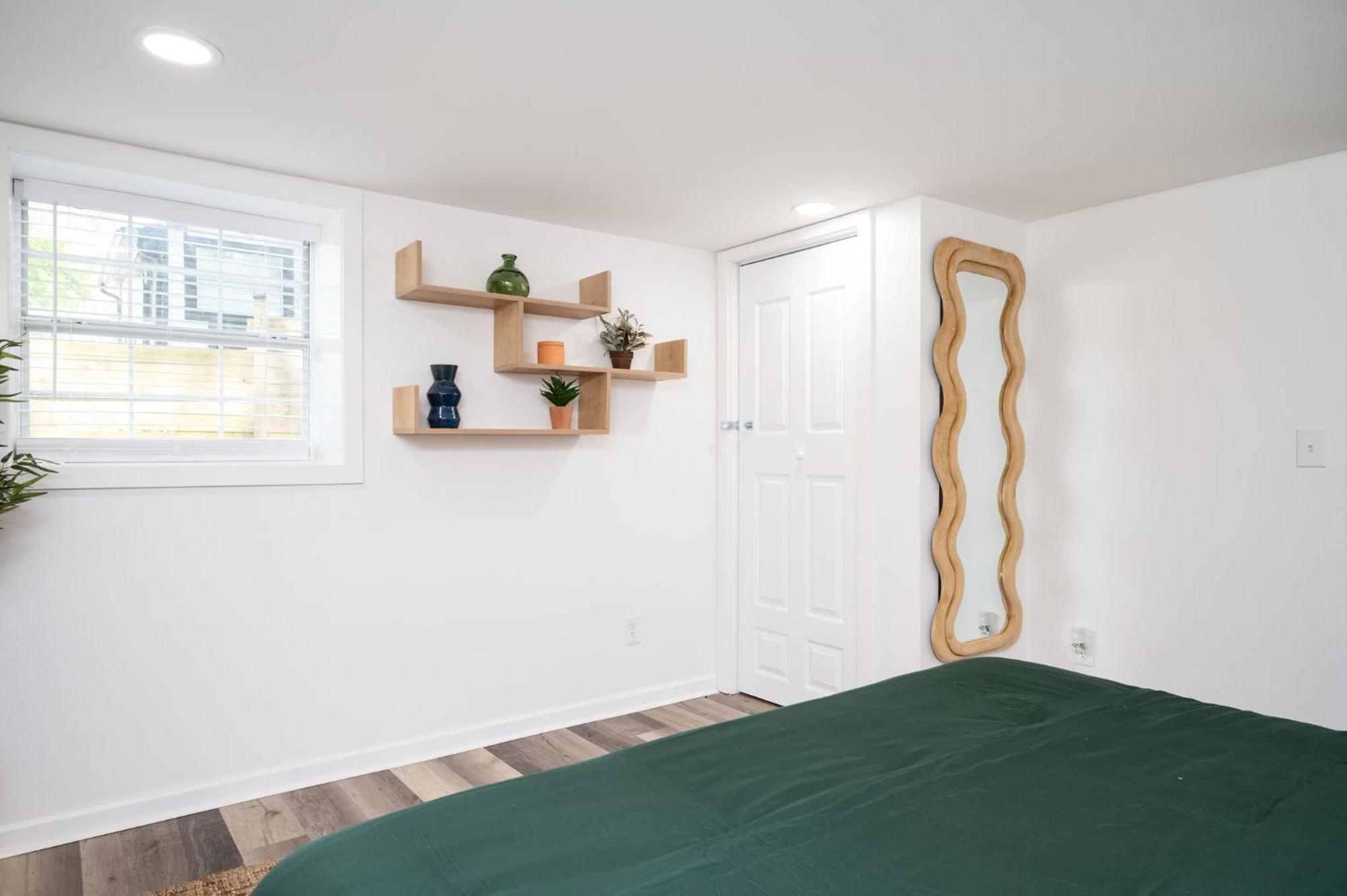 Apartment Chic 2-bed Haven With Vibrant Decor In Se Atlanta