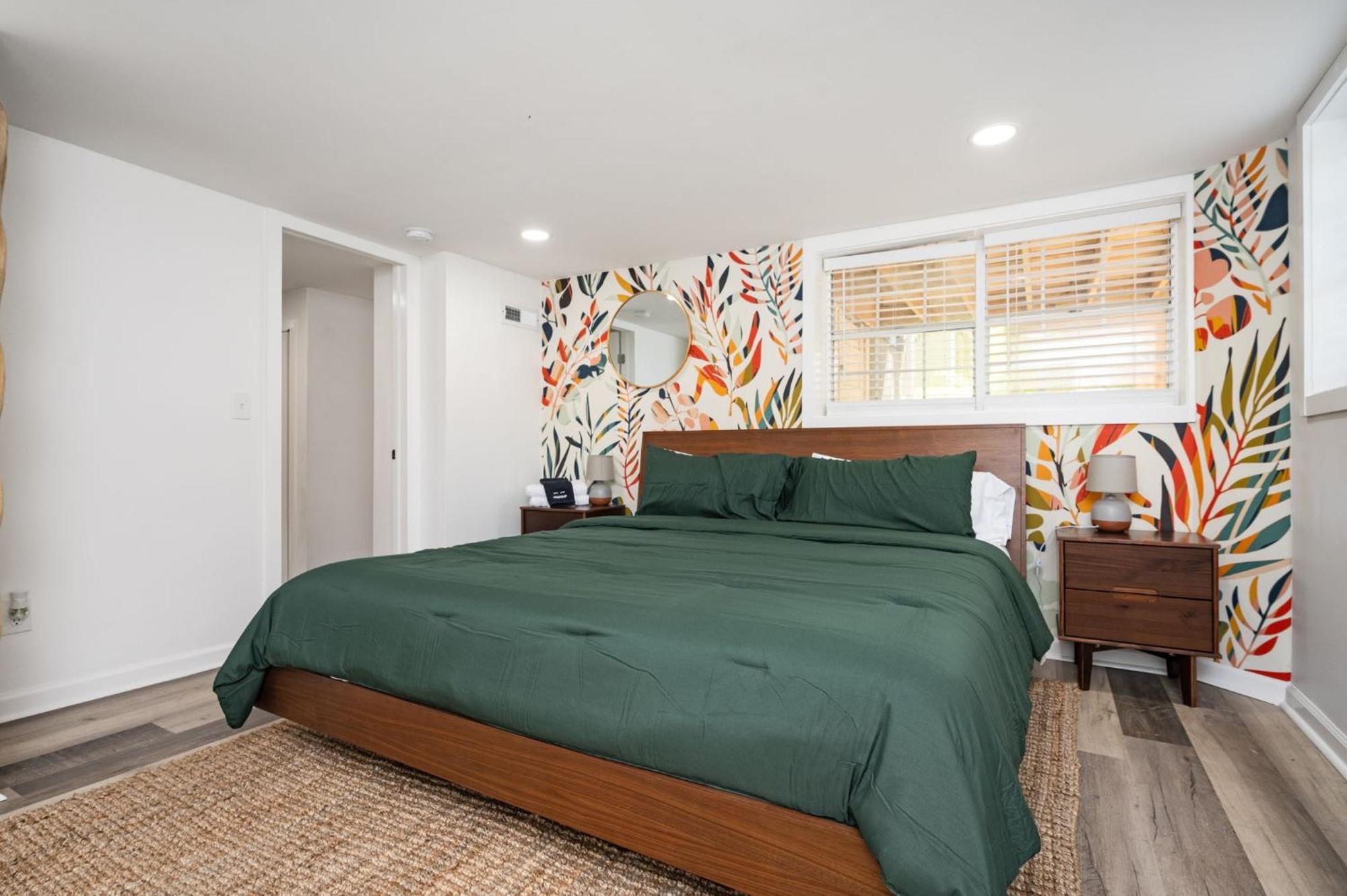 Chic 2-bed Haven With Vibrant Decor In Se * Atlanta